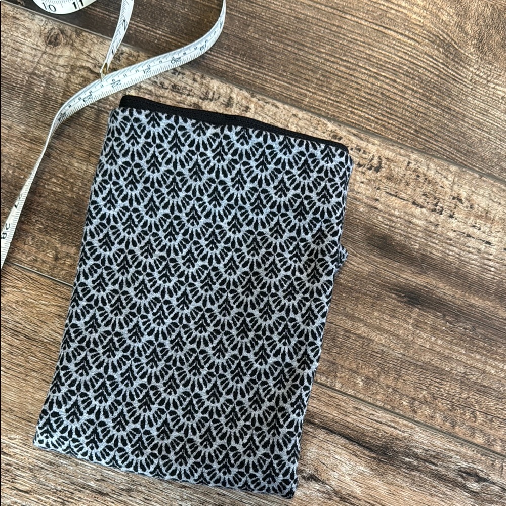 LOFT Stretchy Black and Grey Patterned Skirt - Picture 6 of 6